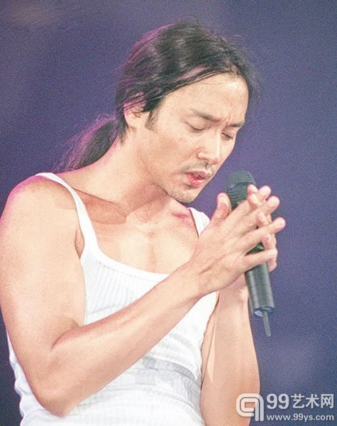 张国荣2000年世界巡演长发造型