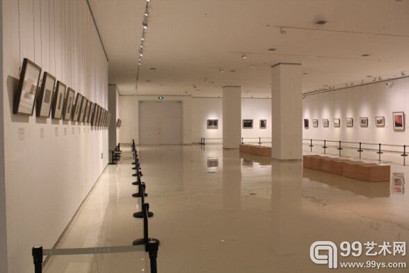 “质朴的精神——陈坚纸上作品展”现场