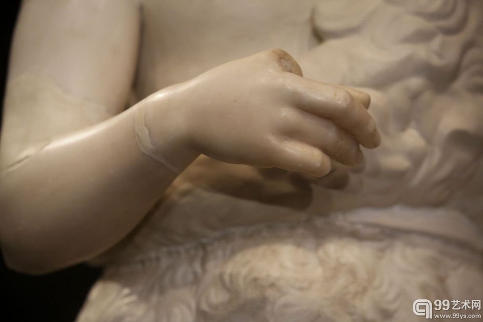 米开朗基罗，“The young Saint John the Baptist”（年轻的施洗者约翰），约1495-1496年，原作为大理石，以树脂修复，140x40x43cm。
