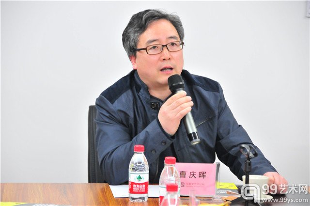 策展人曹庆晖在讲创会中致辞