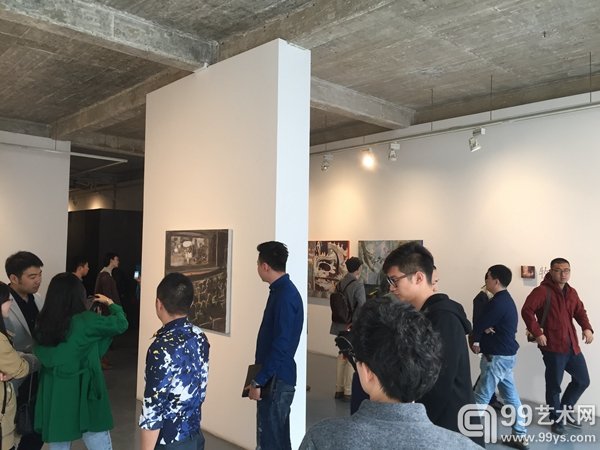 12开幕现场 出版人流畅（中）