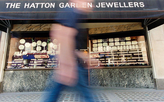 哈顿花园(Hatton Garden)位在伦敦市中心,是英国珠宝商密度最高的地区