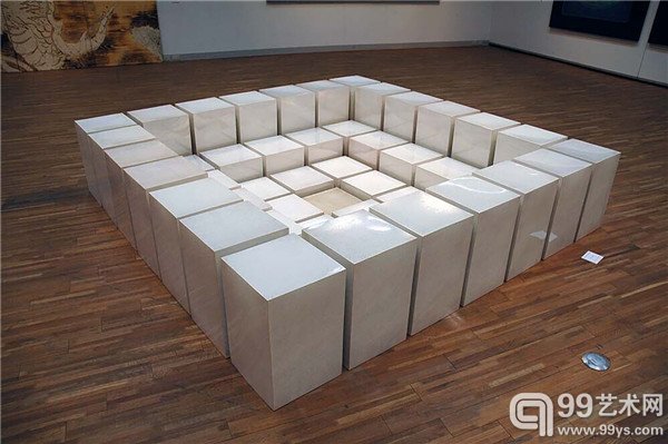 清水六兵卫《光的受容器》，230X230X50cm,2007年