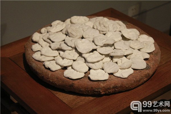 活动现场陶艺家瑞士沃韦应用艺术学院陶艺系主任,教授,国际陶艺协会主席雅克·考夫曼(法国籍)作品