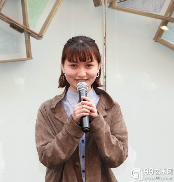 今日艺术橱窗管家 秦佳女