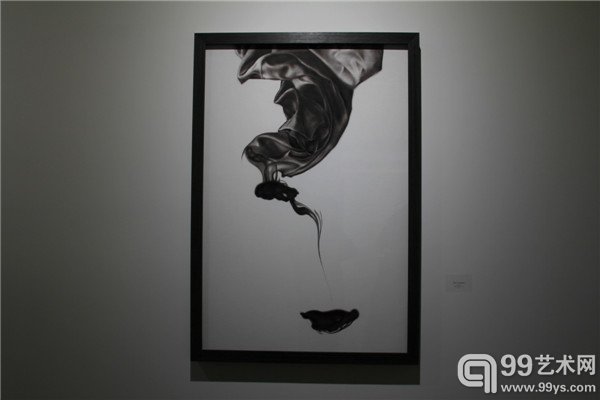 活动现场呈现艺术家作品