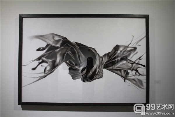 活动现场呈现艺术家作品