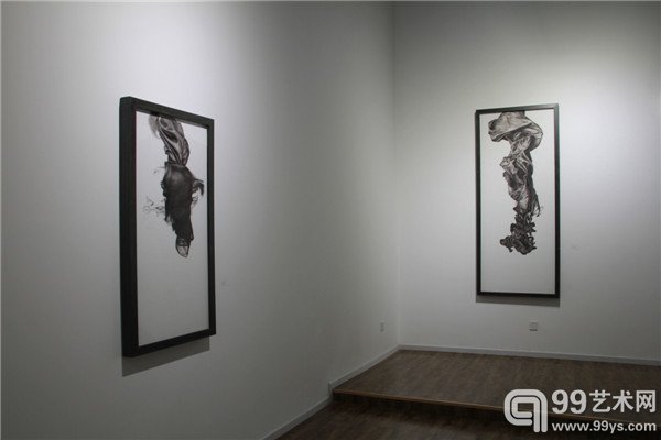 活动现场呈现艺术家作品