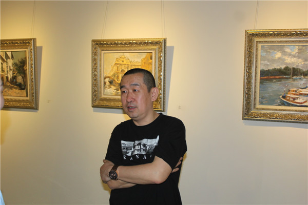 艺术家朱卫东