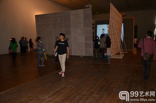 大型装置影像作品展览现场
