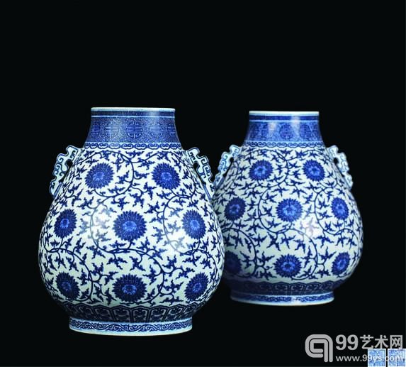 清乾隆 青花缠枝莲纹双耳鹿头尊一对 44.3 cm. high.