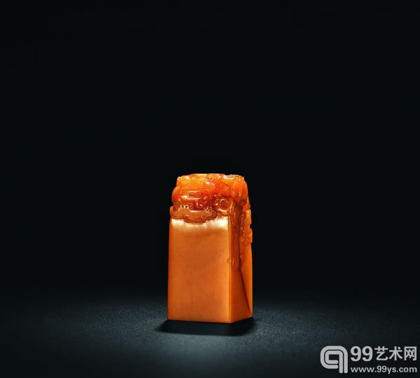 寿山田黄石螭龙钮方章 2.7×2.7×5.8 cm.; 重99.6g
