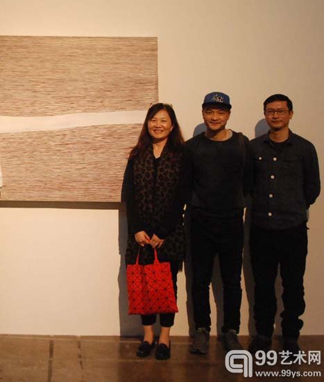 右一：艺术家曾健勇，右二：艺术家王光乐