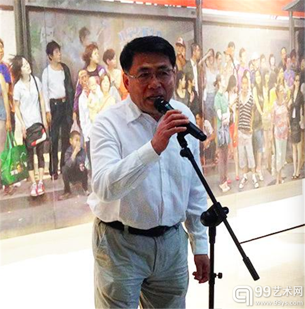 开幕式现场中国油画院院长杨飞云致辞