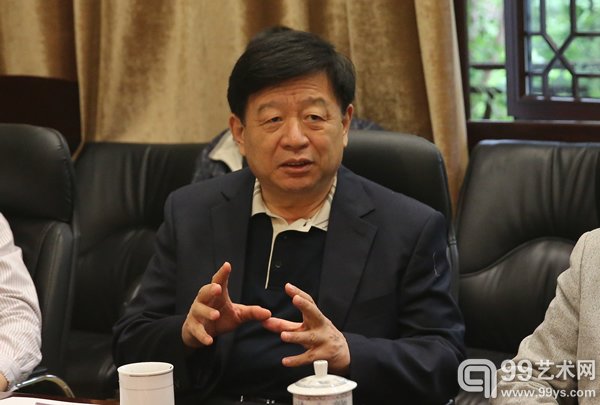 艺术品鉴证质量溯源体系倡建者、全国政协委员、国家质量监督检验检疫总局原副局长、中国检验检疫学会会长兼艺术品鉴证专业委员主任、中国书法家协会会员、中央国家机关书法家协会副主席魏传忠先生向与会嘉宾介绍艺术品鉴证质量溯源体系