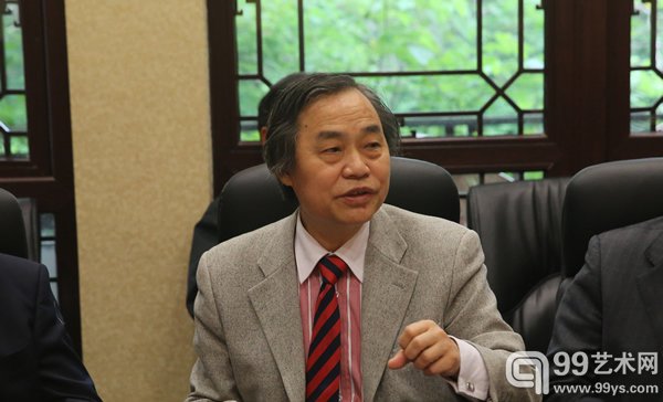 江苏省美术家协会副主席、秘书长，中国美术家协会理事，国家一级美术师尹石先生在会议现场