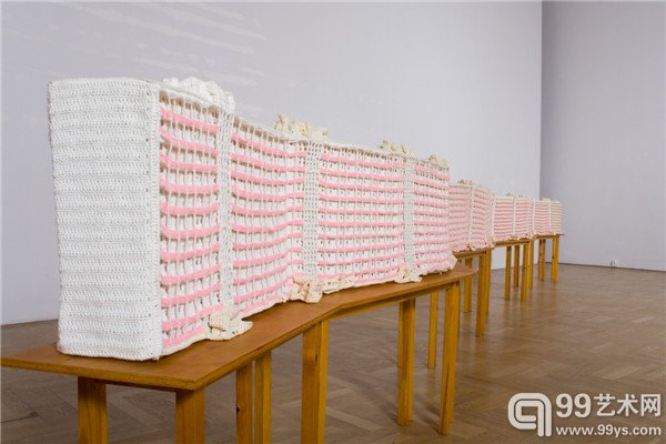 波浪楼Wavy Block，尤莉塔·乌伊齐科（Julita Wójcik）装置115×800×30.5cm，2005-2006(1)