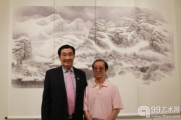 泰中艺术家联合会会长 蔡义批与画家赵金鹤合影留念