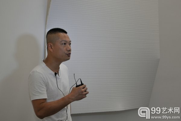 艺术家陈彧凡在接受99艺术网采访