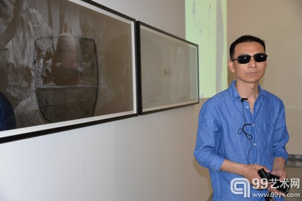 艺术家董文胜在接受99艺术网采访