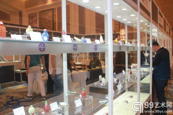 北京东正2015春拍预展现场：古董珍玩专场