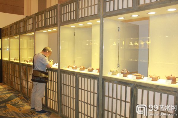 北京东正2015春拍预展现场：茶道具专场展区