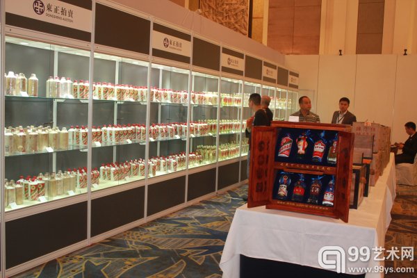 北京东正2015春拍预展现场：中外名酒专场