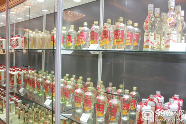 北京东正2015春拍预展现场：中外名酒专场