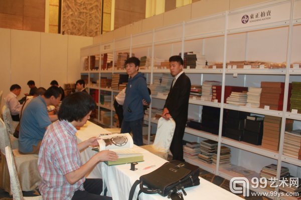 北京东正2015春拍预展现场：古美术文献专场