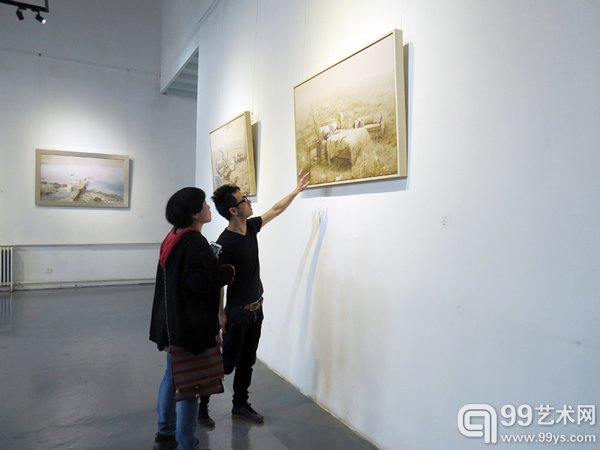 来宾参观作品