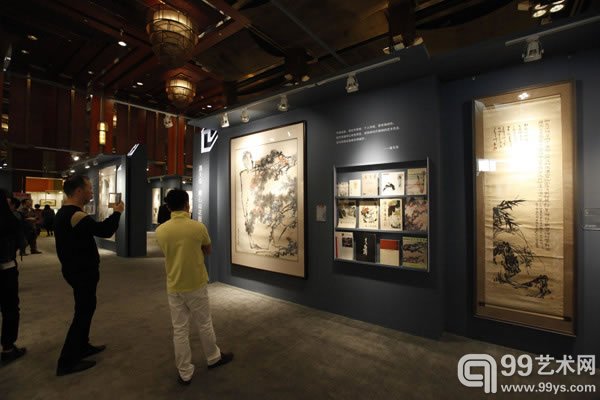 本次预展中特别为重点拍品配置了展陈墙,突出拍品的学术性