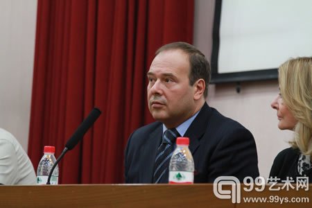 Andrea Barberinili 意大利卡坦扎罗国立美术学院教授、策展人、批评家    