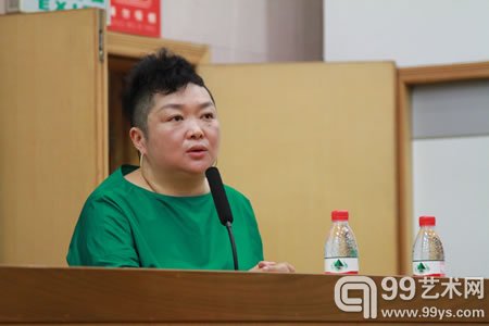 王檬檬-工艺系副主任、当代艺术教研中心副主任、负责人