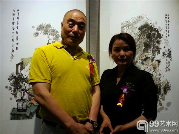 参展艺术家王家训与张兰女士合影