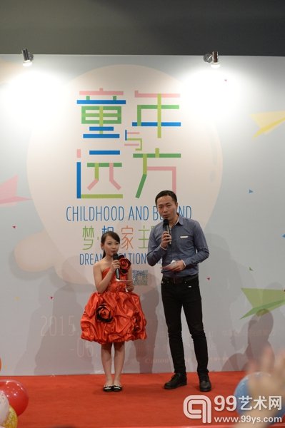 著名主持人冯殊先生与陈子晗小朋友主持开幕式