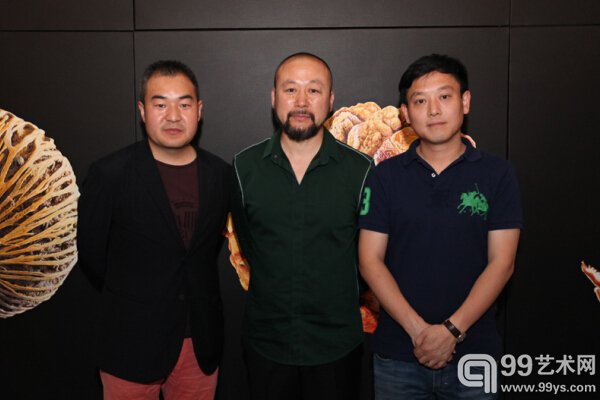 白盒子艺术馆馆长孙永增、艺术家苍鑫和策展人何桂彦