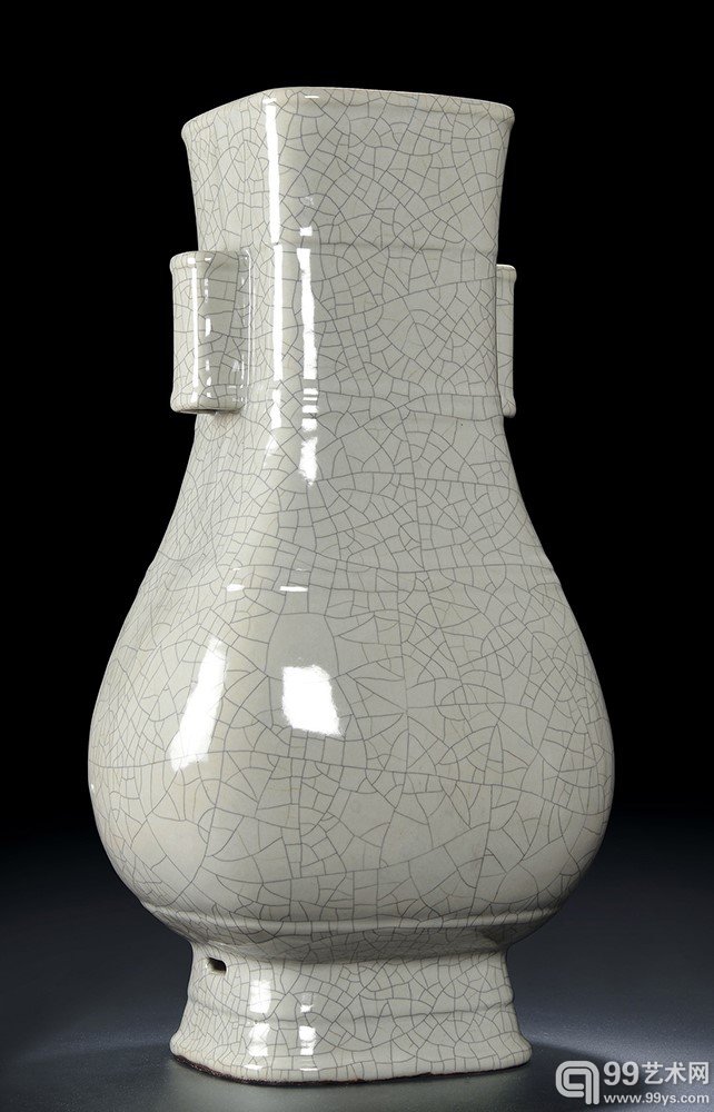 LOT6338 清雍正 仿官釉贯耳弦纹大方壶 RMB 11,500,000