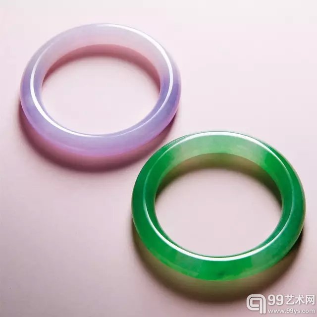 LOT13956 非常稀有的天然满绿翡翠手镯及天然紫罗兰翡翠手镯一对 RMB 11,500,000