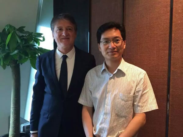 左淮民秘书长与意大利驻中国大使馆参赞饶塞佩先生合影