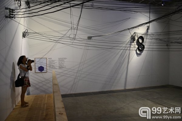 展览现场李景湖的作品《命运》