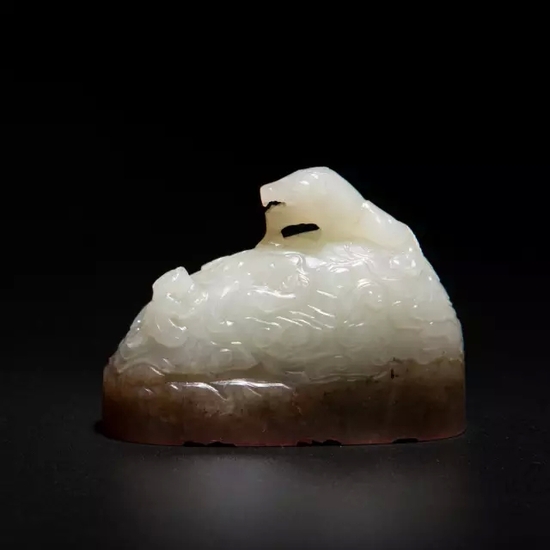 清乾隆 乾隆帝御宝海水螭龙钮青白玉玺8.6×4.8×6.7cm
