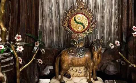 清乾隆蓬莱八仙八宝转亭珐琅音乐钟 局部