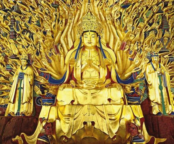 千手观音像重贴金箔后靓丽如新