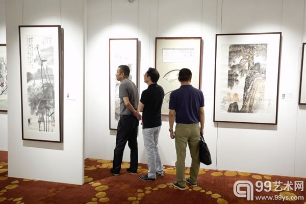 著名藏家、鉴赏家仓大春先生莅临预展现场