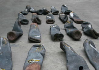 席华 城市·呼吸系列 工业废弃氧气瓶等  2009 
