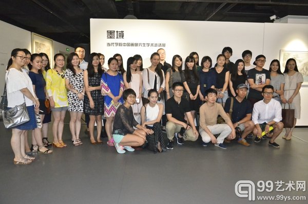 参展艺术家合影
