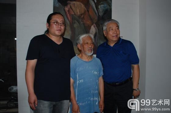 艺术家侯品全（左一）、批评家栗宪庭（中）
