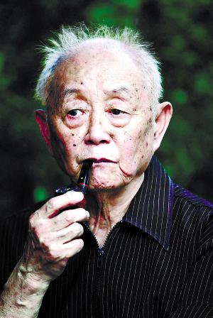 黄永玉　　著名书画家、　　作家