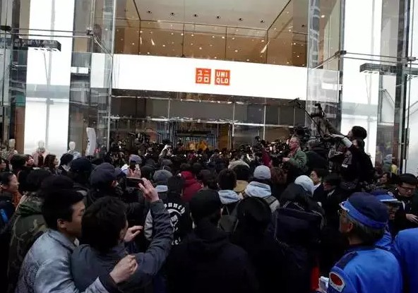 日本一家优衣库门店新品首发现场