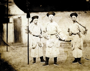 醇郡王戎装像。